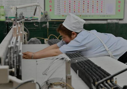 紡織車間“火爐”之謎 女職工汗如雨下，空調為何成奢望？